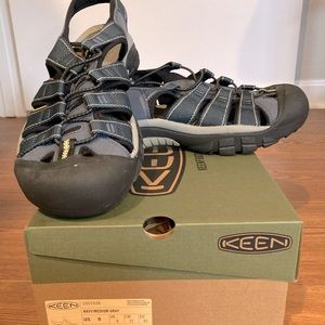 Keen Men’s Newport H2 Water Sandal and Hiker size 9 Navy/Medium Gray